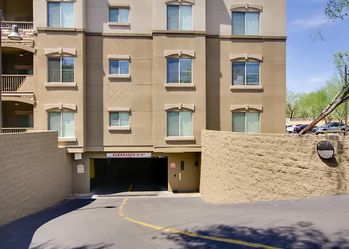 Walk To High St, Gem W/ Resort-style Perks Holiday home Phoenix