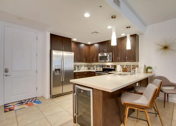Holiday home Walk To High St, Gem W/ Resort-style Perks Phoenix