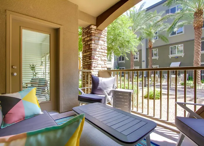 Walk To High St, Gem W/ Resort-style Perks Holiday home Phoenix